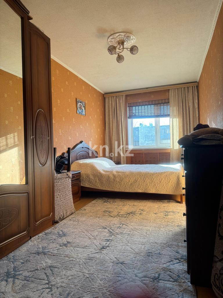 Продажа 3-комнатной квартиры, 59 м², мкр-н 6, дом  3 в Караганде - фото 3