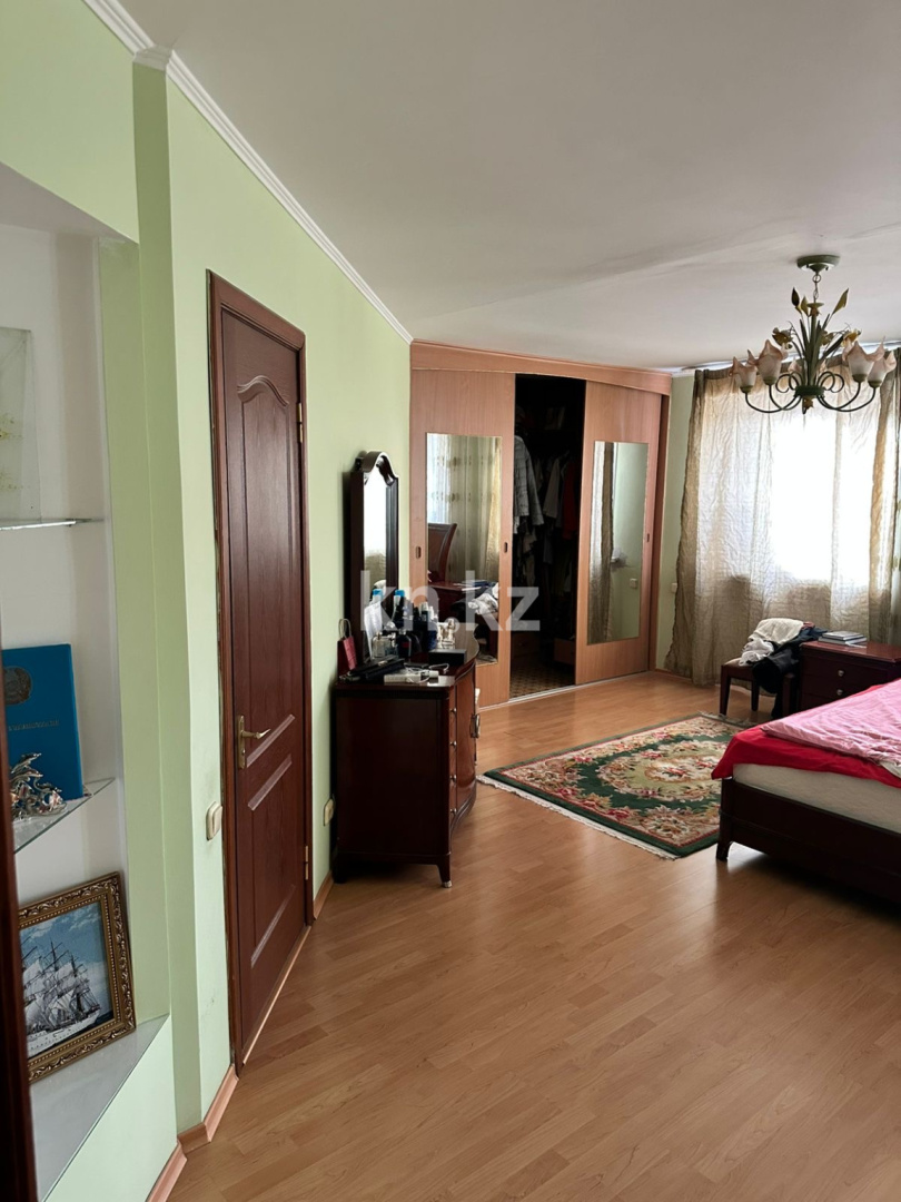 Продажа 6-комнатной квартиры, 220 м², ул. Ержанова, дом  12 в Караганде - фото 4