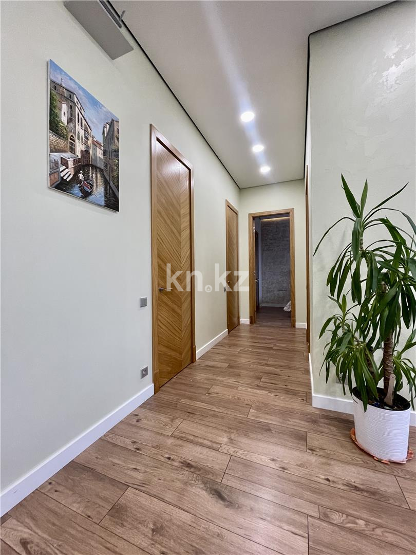 Продажа 3-комнатной квартиры, 82 м², мкр. Гульдер-1, дом  1/4 в Караганде - фото 17