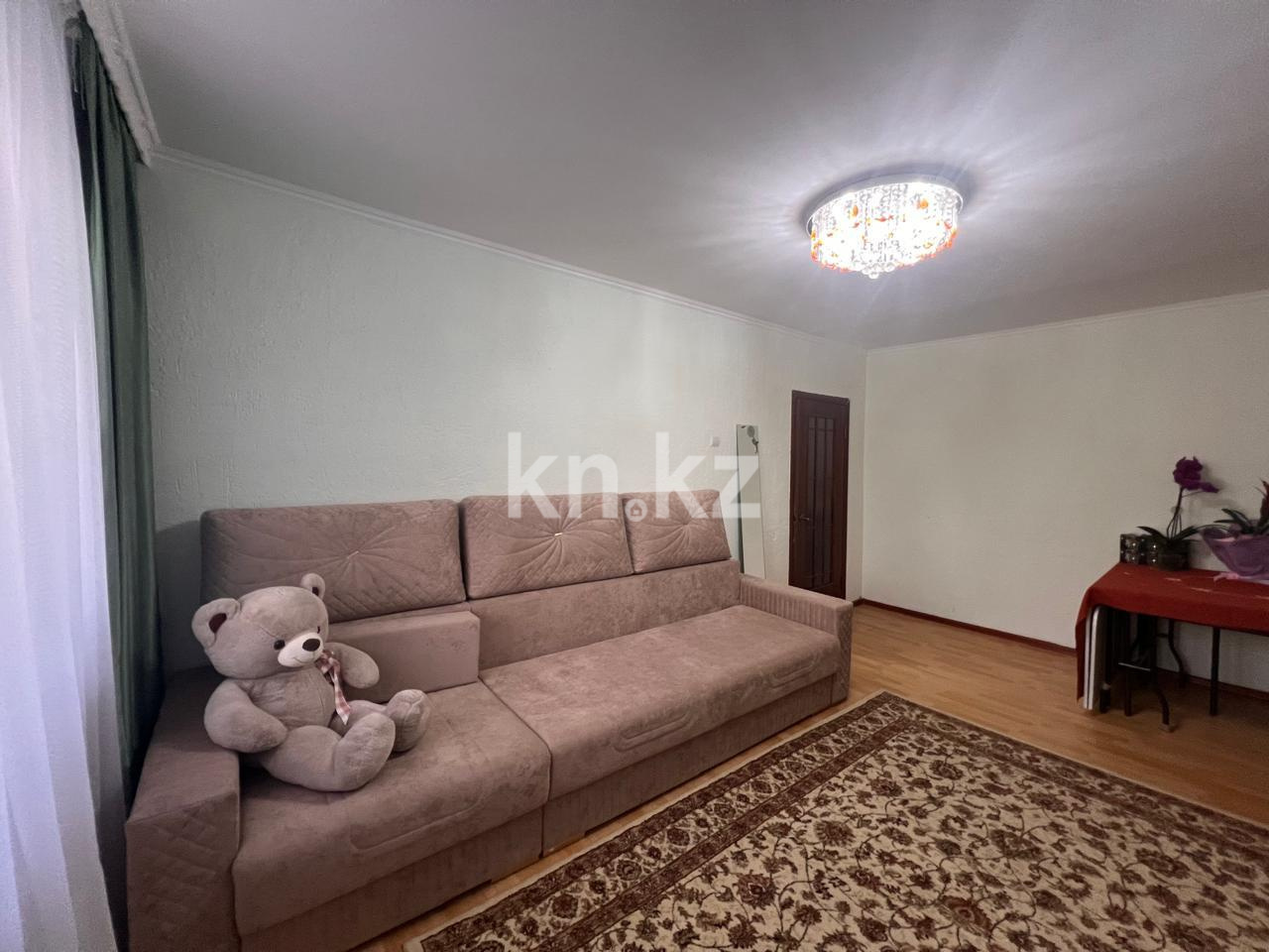 Продажа 3-комнатной квартиры, 47 м², мкр. Восток-2, дом  13 в Караганде - фото 2