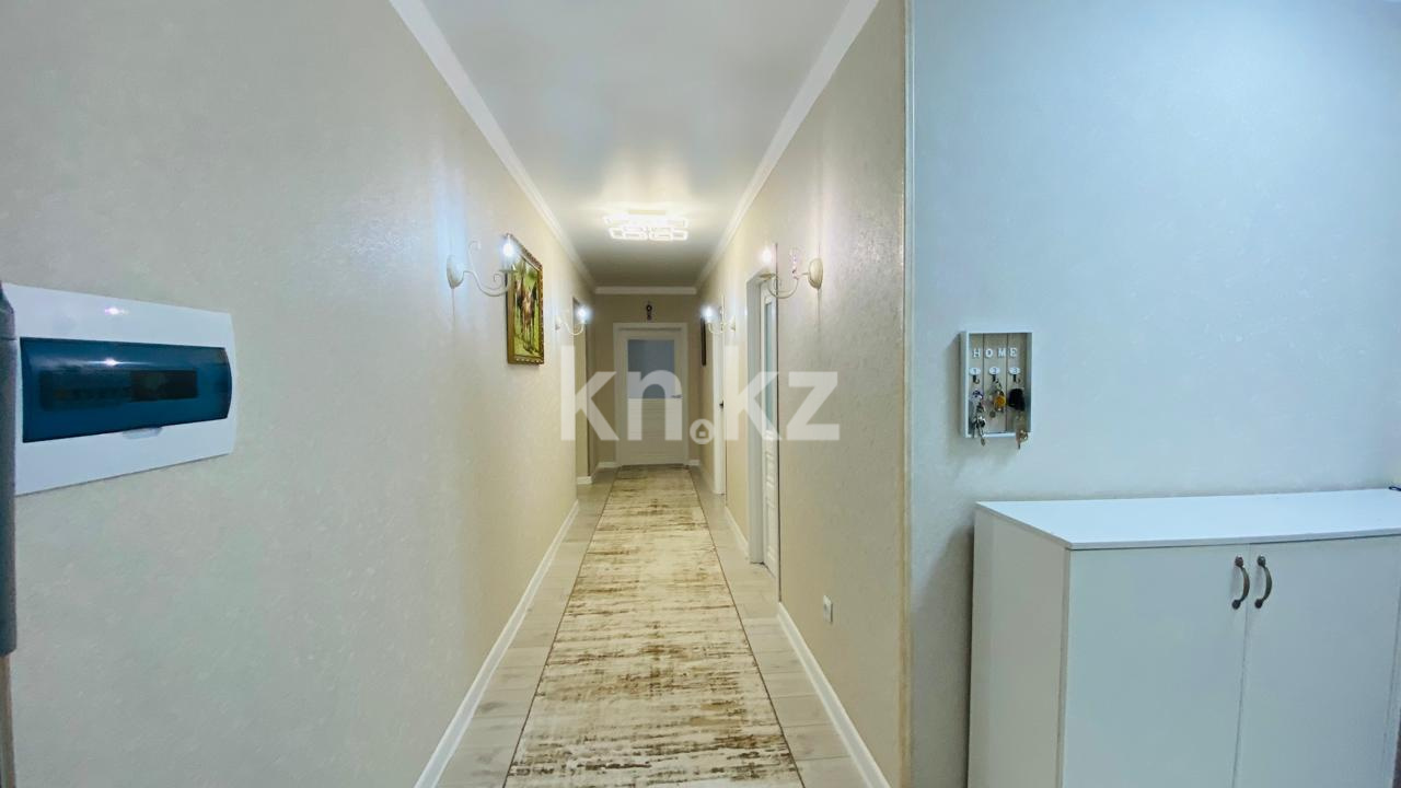 Продажа 4-комнатной квартиры, 110 м², ул. Муканова в Караганде - фото 22