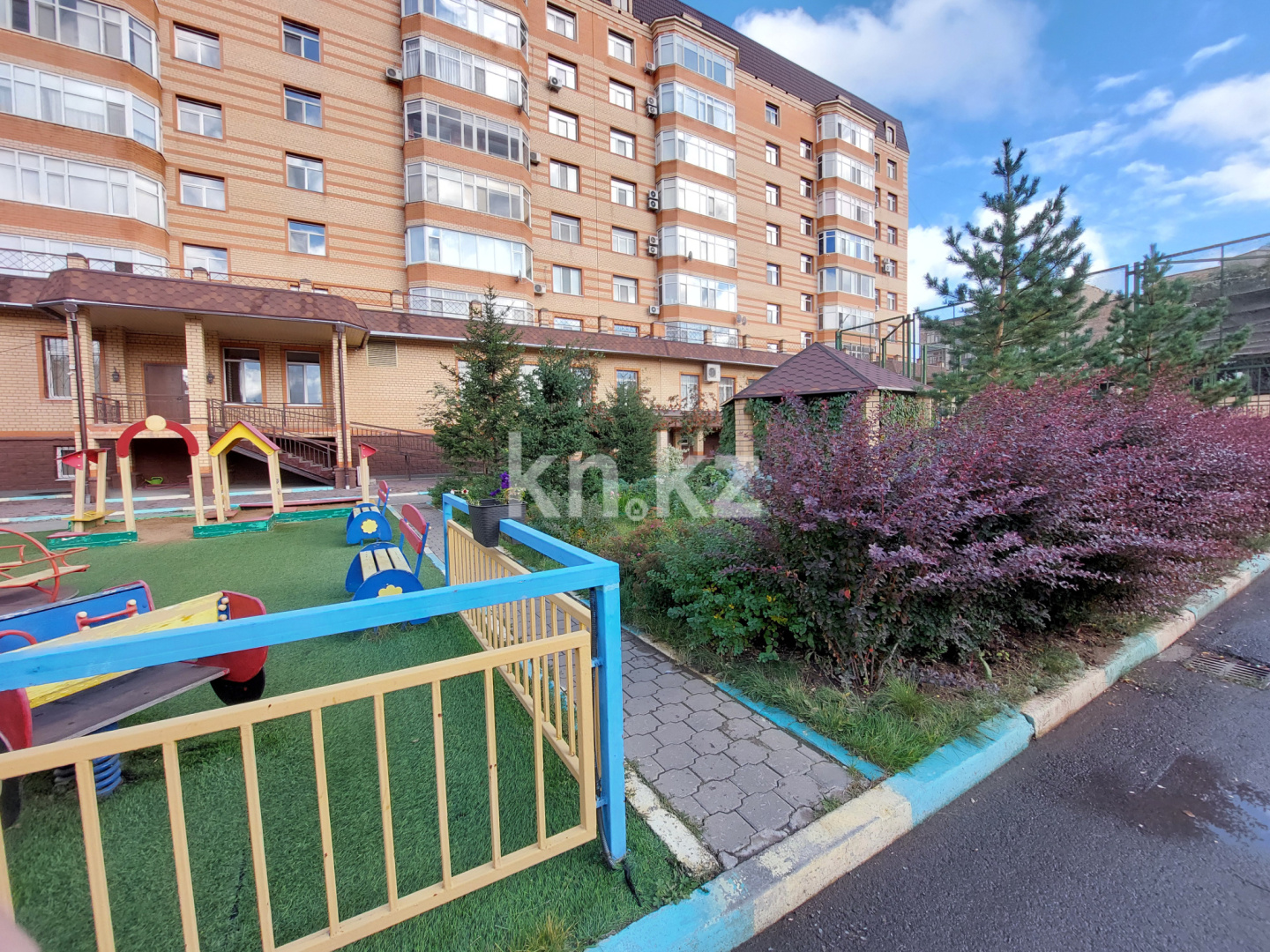 Продажа 4-комнатной квартиры, 145 м², ул. Аманжолова, дом  41 в Караганде