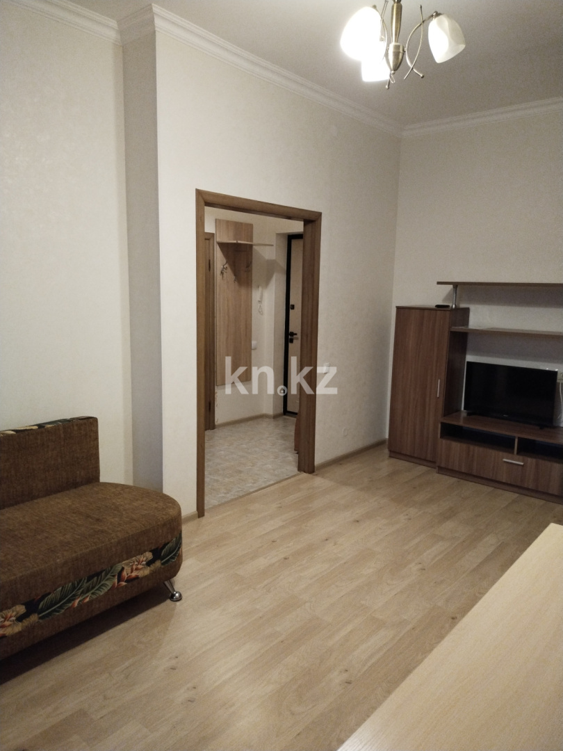 Аренда 1-комнатной квартиры, 40 м² в Астане