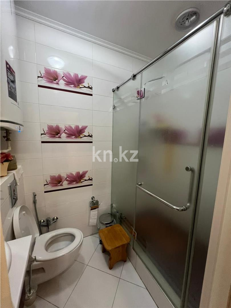 Продажа 4-комнатной квартиры, 188 м², ул. Аманжолова в Караганде - фото 20