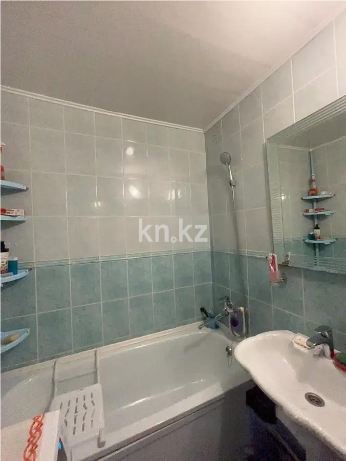 Продажа 3-комнатной квартиры, 64 м², мкр-н Голубые Пруды, дом  18 в Караганде - фото 6