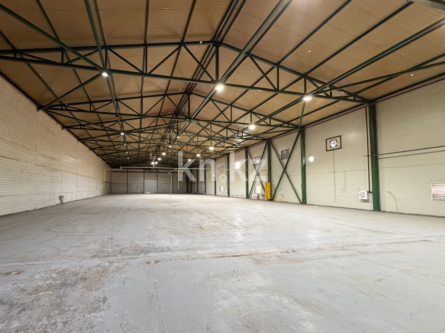 Аренда , 2000 м², мкр-н Кайрат, дом  280 в Алматы