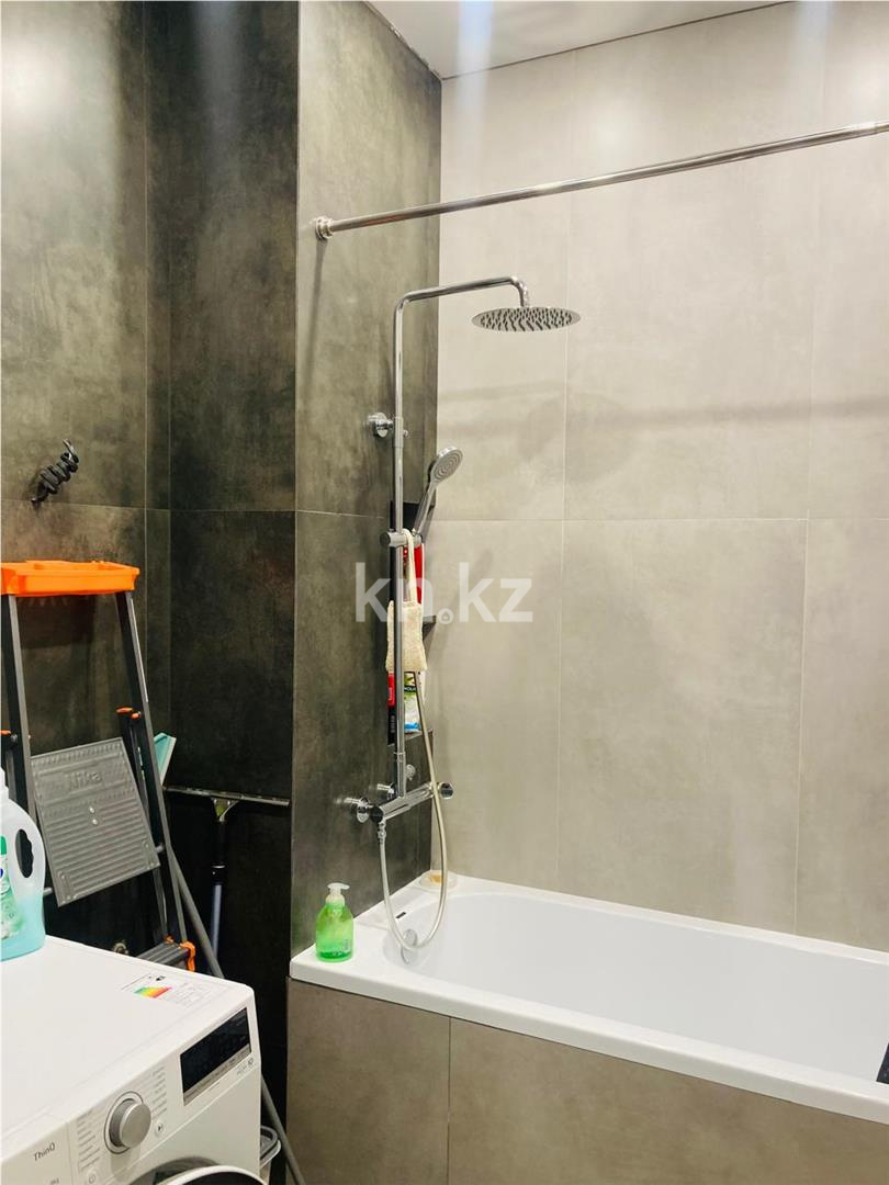 Продажа 3-комнатной квартиры, 79 м², ул. Муканова в Караганде - фото 11