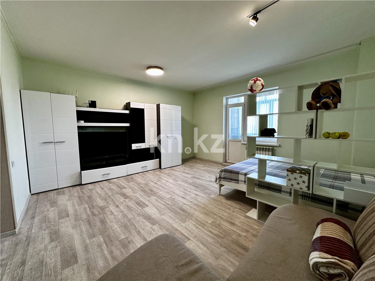 Продажа 1-комнатной квартиры, 52 м², пр. Республики в Караганде - фото 3