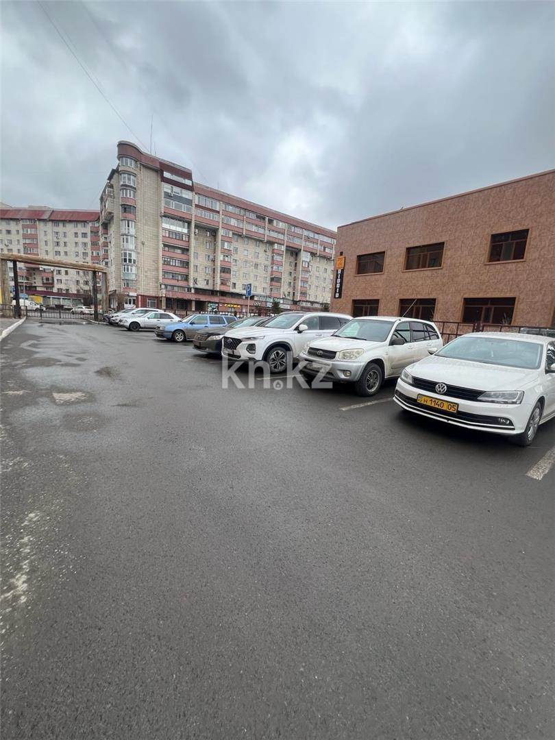 Продажа 3-комнатной квартиры, 94 м², ул. Сатыбалдина, дом  30 в Караганде - фото 27