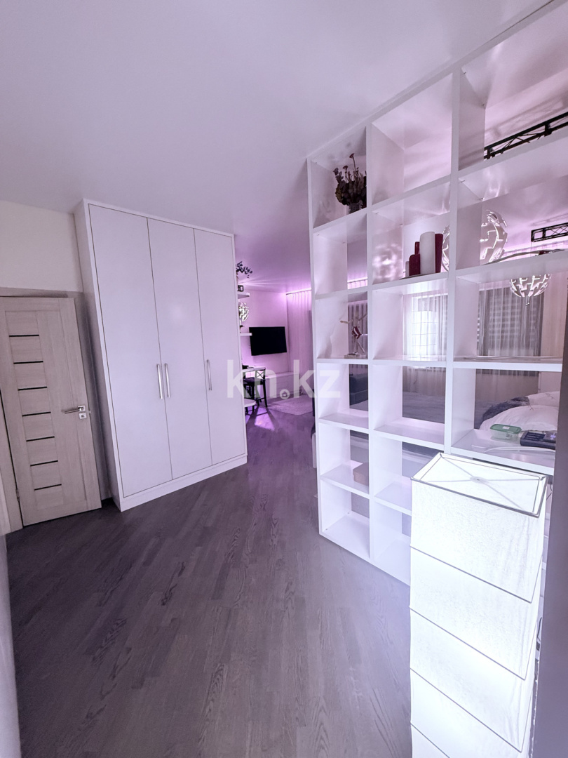 Аренда 1-комнатной квартиры, 49.9 м², ул. Жарокова, дом  137 в Алматы