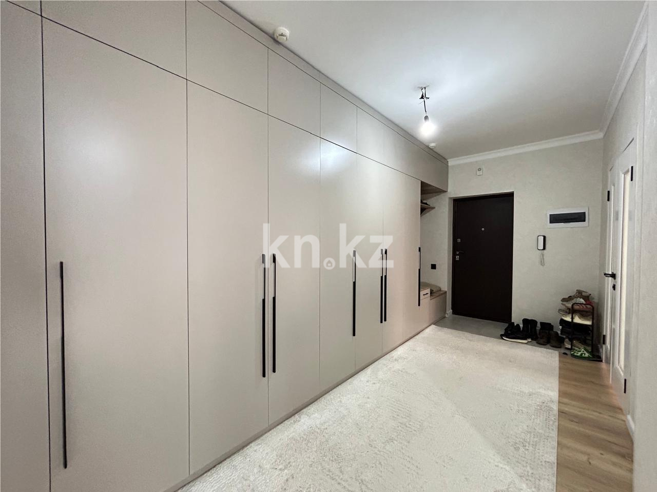 Продажа 2-комнатной квартиры, 77 м², ул. Кенесары в Астане - фото 16