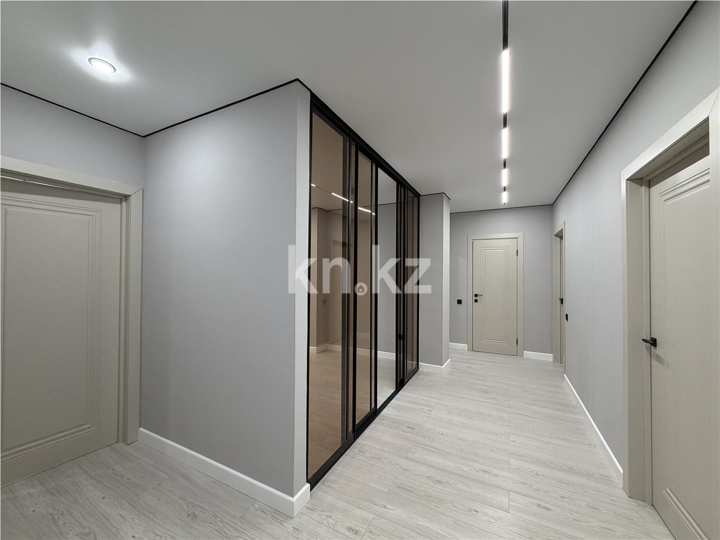 Продажа 4-комнатной квартиры, 99 м², ул. Сауран в Астане - фото 8