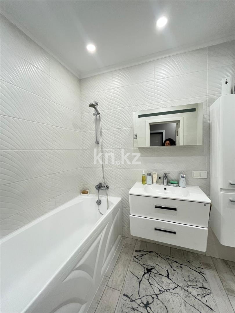 Продажа 2-комнатной квартиры, 69 м², пр. Шахтеров, дом  60 в Караганде - фото 18