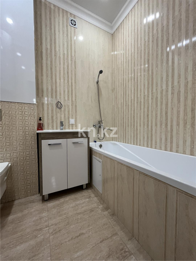 Продажа 2-комнатной квартиры, 64 м², ул. Ашимова, дом  21 в Караганде - фото 19