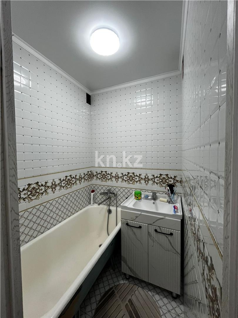 Продажа 3-комнатной квартиры, 63 м², 19 мкр. в Караганде - фото 8