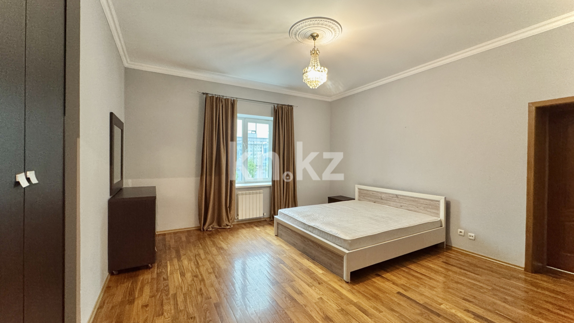 Продажа 5-комнатной квартиры, 186.4 м², мкр-н Самал-3 в Алматы - фото 11