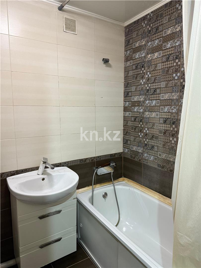 Продажа 3-комнатной квартиры, 64 м², ул. Пичугина в Караганде - фото 7