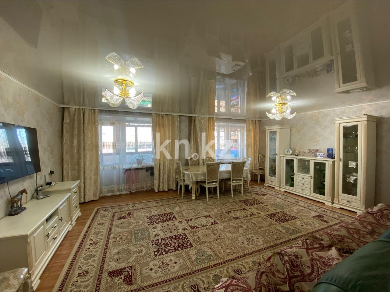 Продажа 4-комнатной квартиры, 97 м², ул. Космонавтов в Караганде