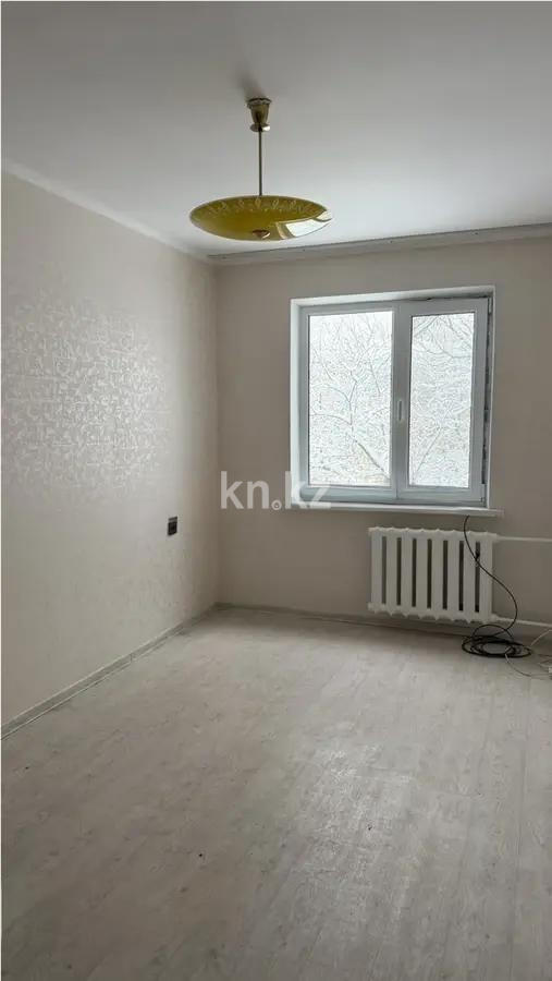 Продажа 3-комнатной квартиры, 60 м², 8 мкр., дом  18 в Алматы - фото 2