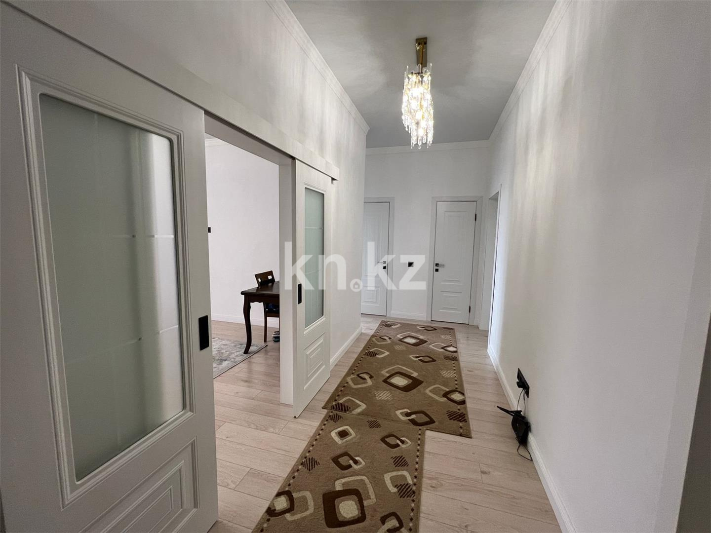 Продажа 4-комнатной квартиры, 111 м², ул. Муканова, дом  53/8 в Караганде - фото 16