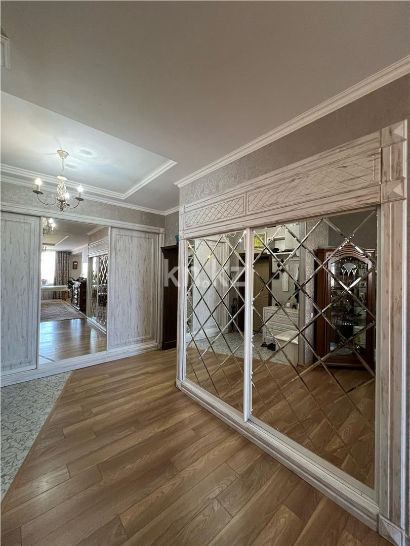 Продажа 3-комнатной квартиры, 127 м², ул. Аманжолова, дом  96/1 в Караганде - фото 19