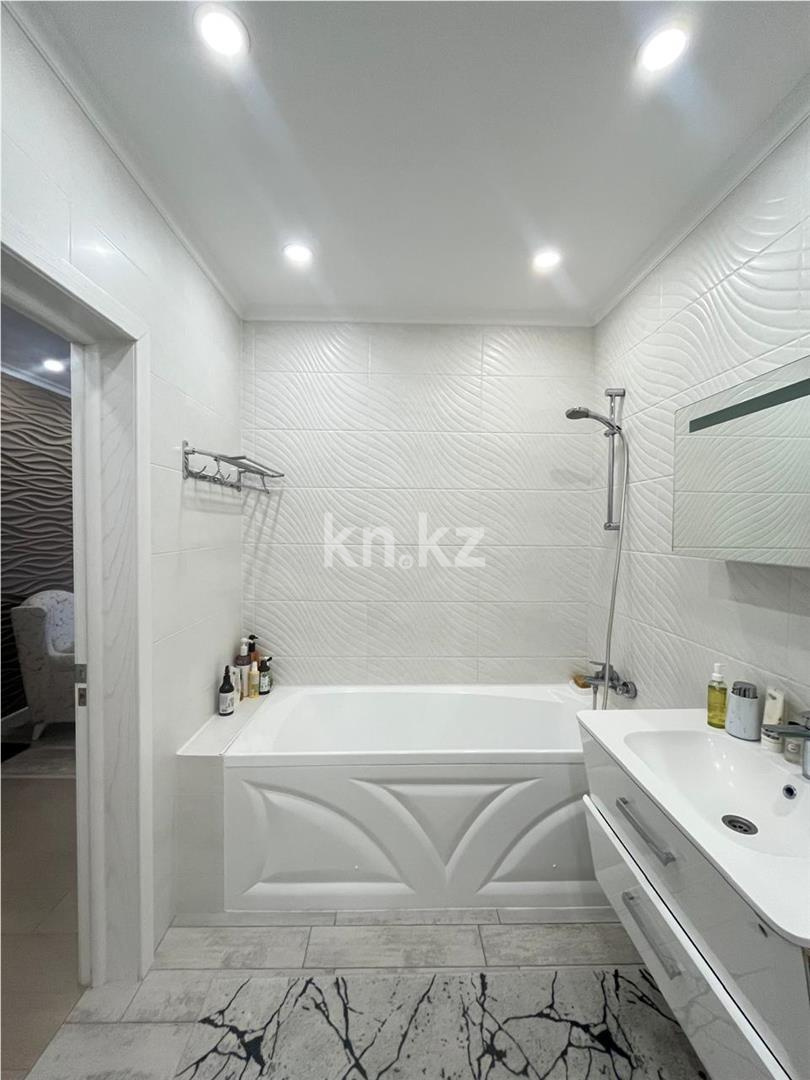 Продажа 2-комнатной квартиры, 69 м², пр. Шахтеров, дом  60 в Караганде - фото 16