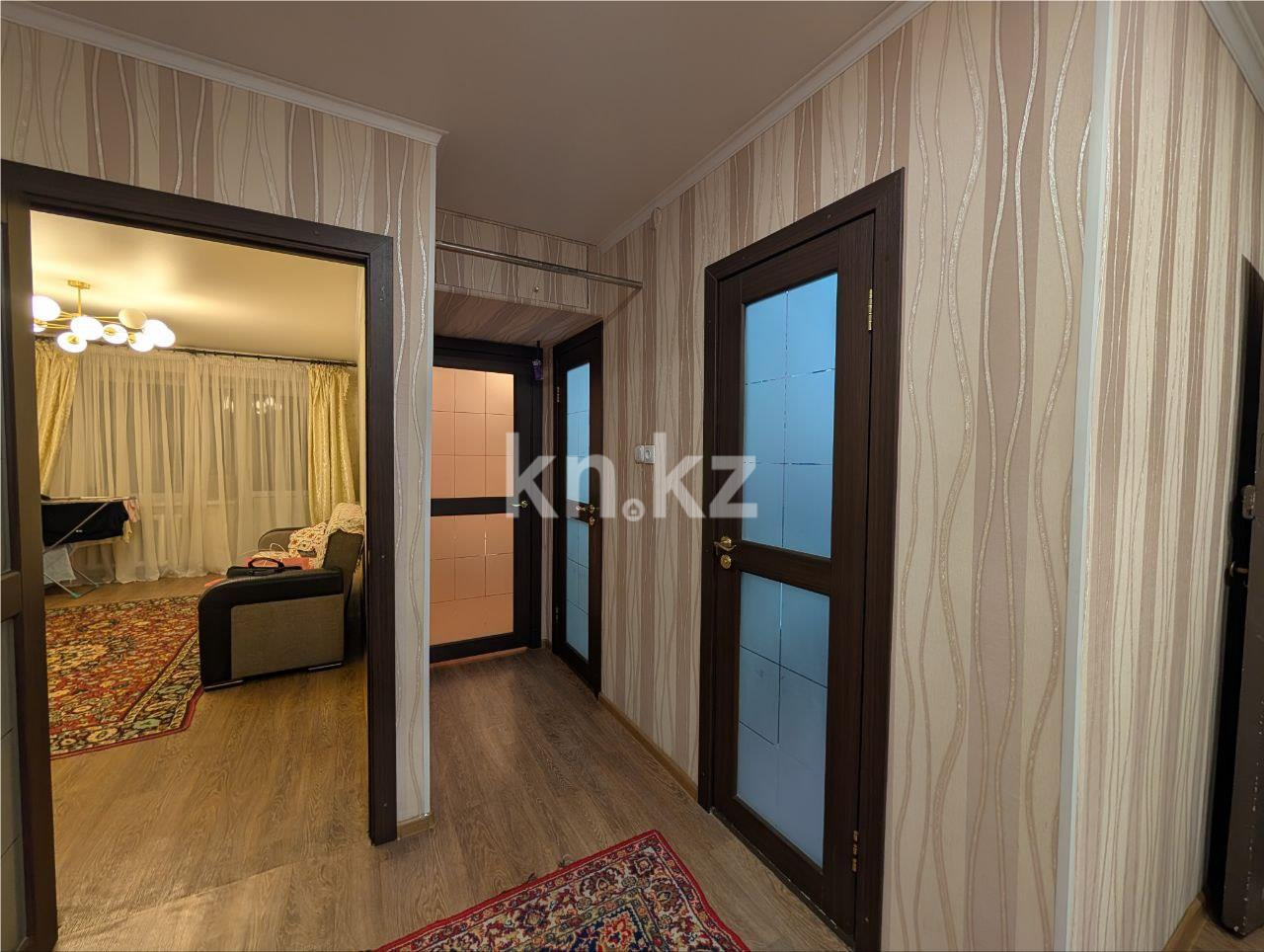 Продажа 2-комнатной квартиры, 50 м², 11 кв-л, дом  15 в Караганде - фото 9