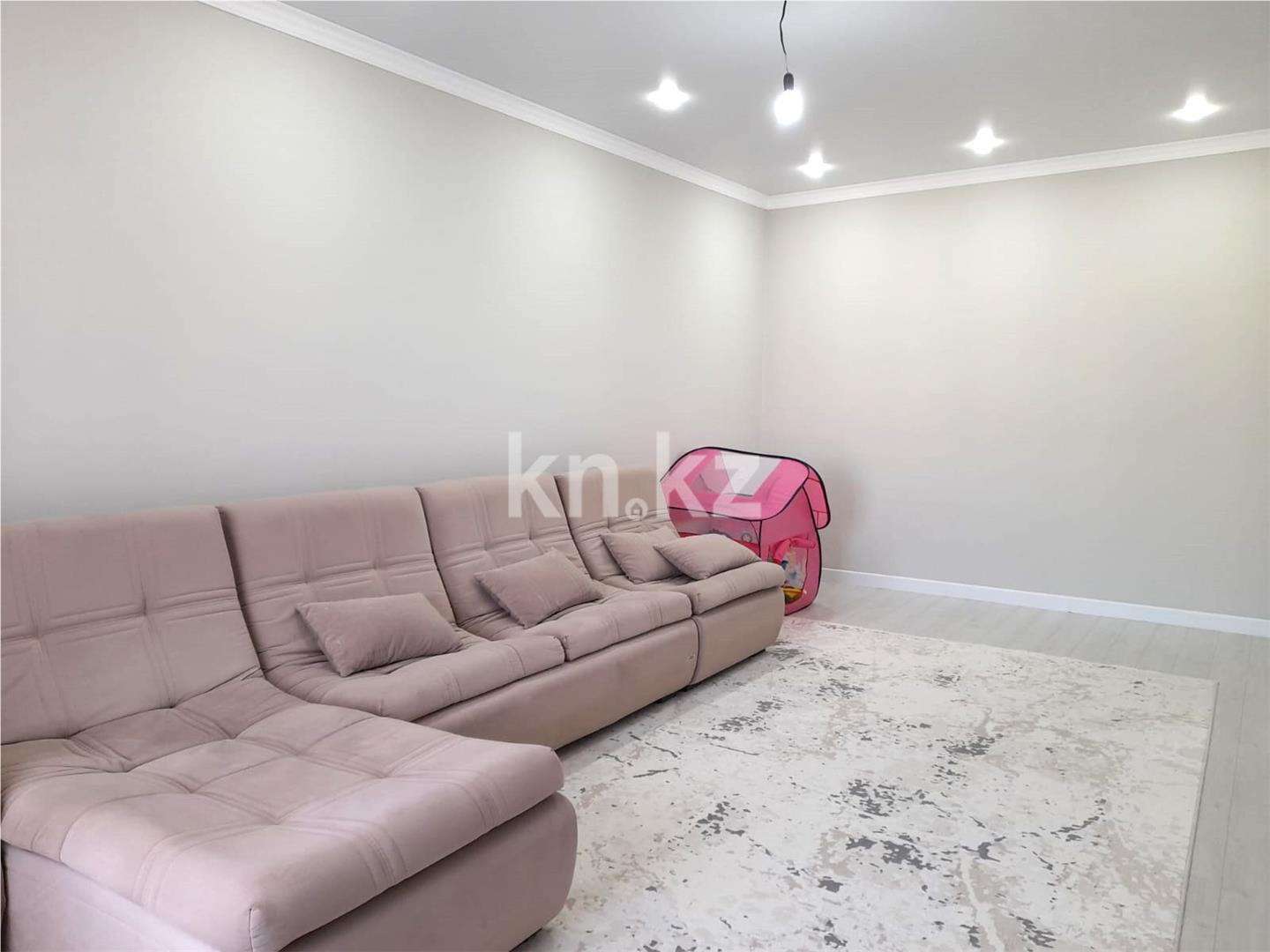 Продажа 3-комнатной квартиры, 94 м², ул. Муканова в Караганде - фото 2