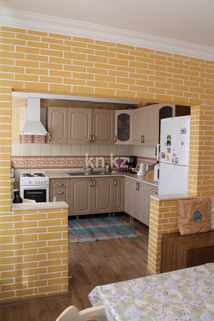 Продажа 4-комнатной квартиры, 76 м², мкр-н Гульдер-1, дом  18 в Караганде - фото 10