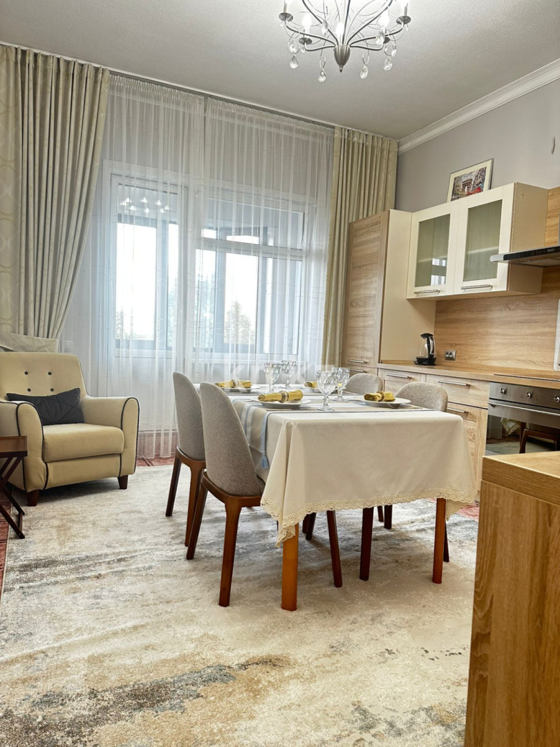 Аренда 2-комнатной квартиры, 70 м² в Астане