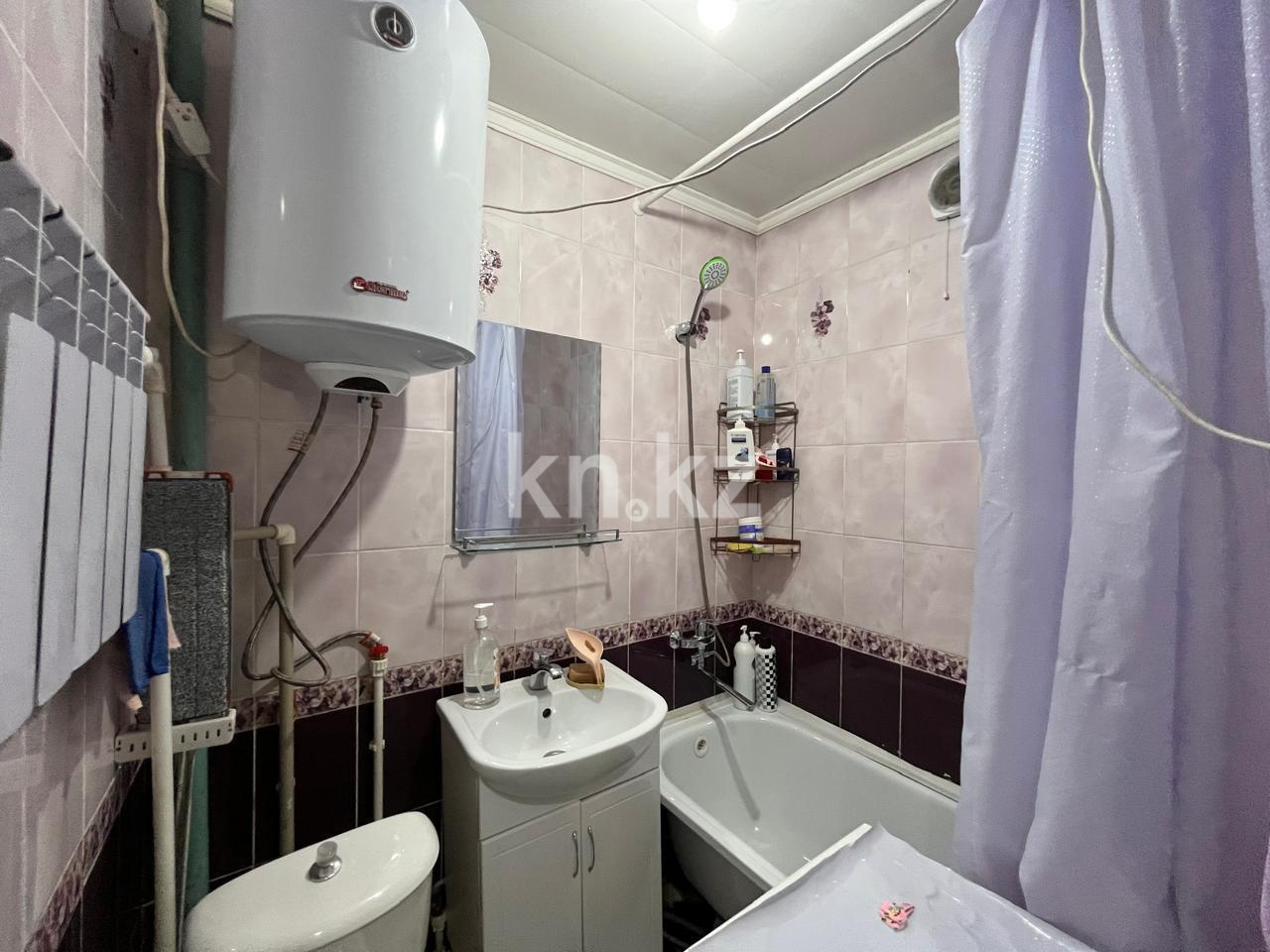 Продажа 3-комнатной квартиры, 56 м², 12-й мкр., дом  41 в Караганде - фото 11