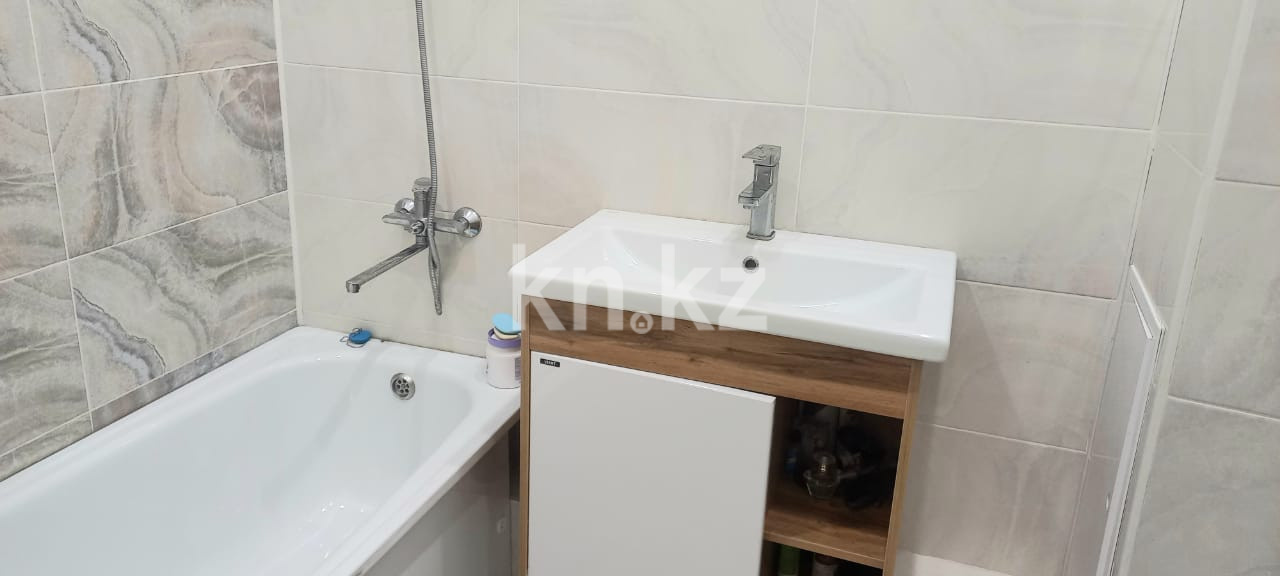 Продажа 3-комнатной квартиры, 81 м², ул. Муканова, дом  43/21 в Караганде - фото 27