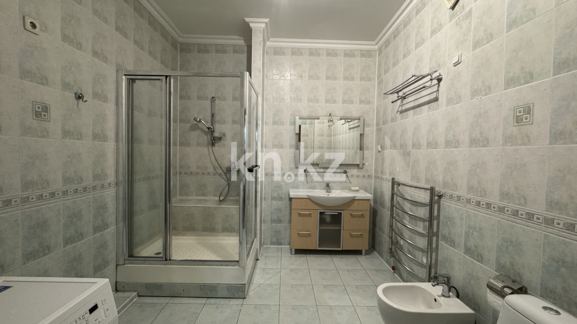 Продажа 5-комнатной квартиры, 186.4 м², мкр-н Самал-3 в Алматы - фото 10