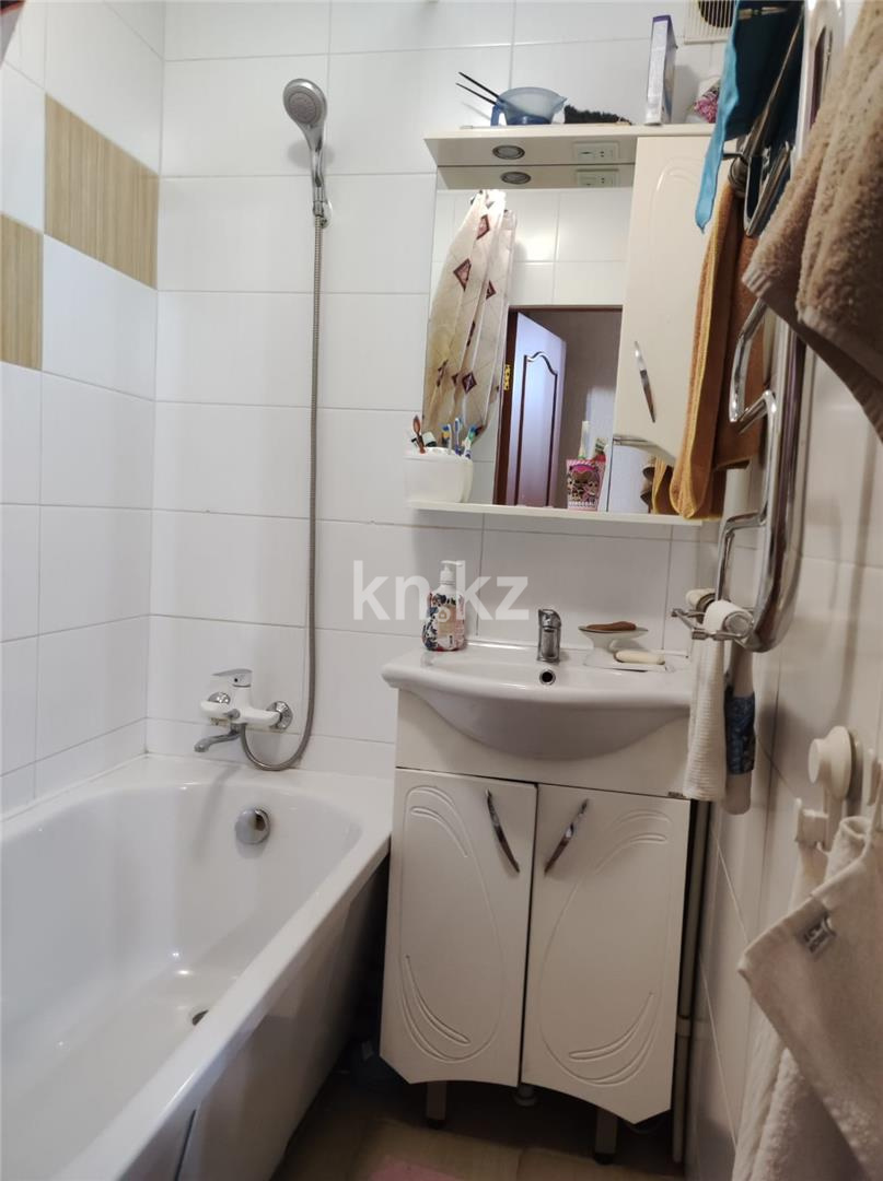 Продажа 3-комнатной квартиры, 84 м², мкр-н 22 в Караганде - фото 14