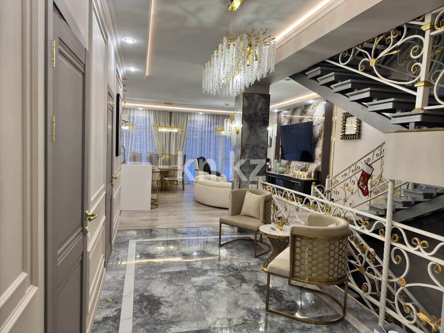 Продажа 5-комнатного дома, 400 м², ул. Муканова, дом  45/28 в Караганде