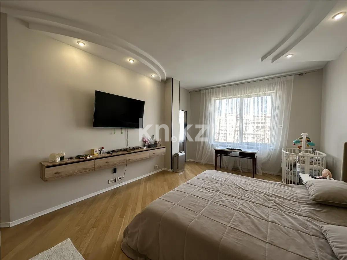Продажа 4-комнатной квартиры, 350 м², мкр-н Самал-2, дом  63 в Алматы - фото 2