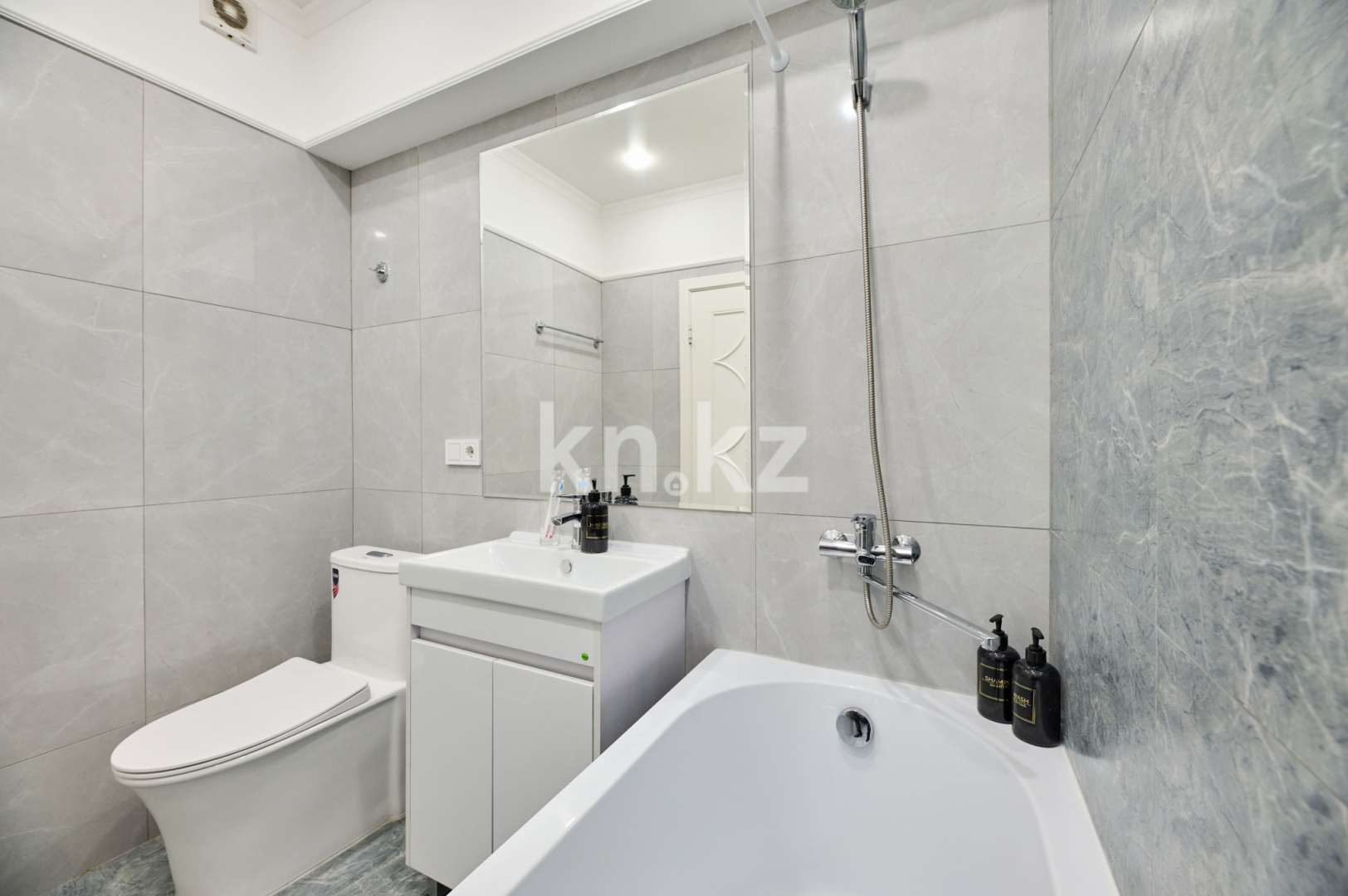 Аренда 1-комнатной квартиры посуточно, 50 м² в Алматы - фото 16