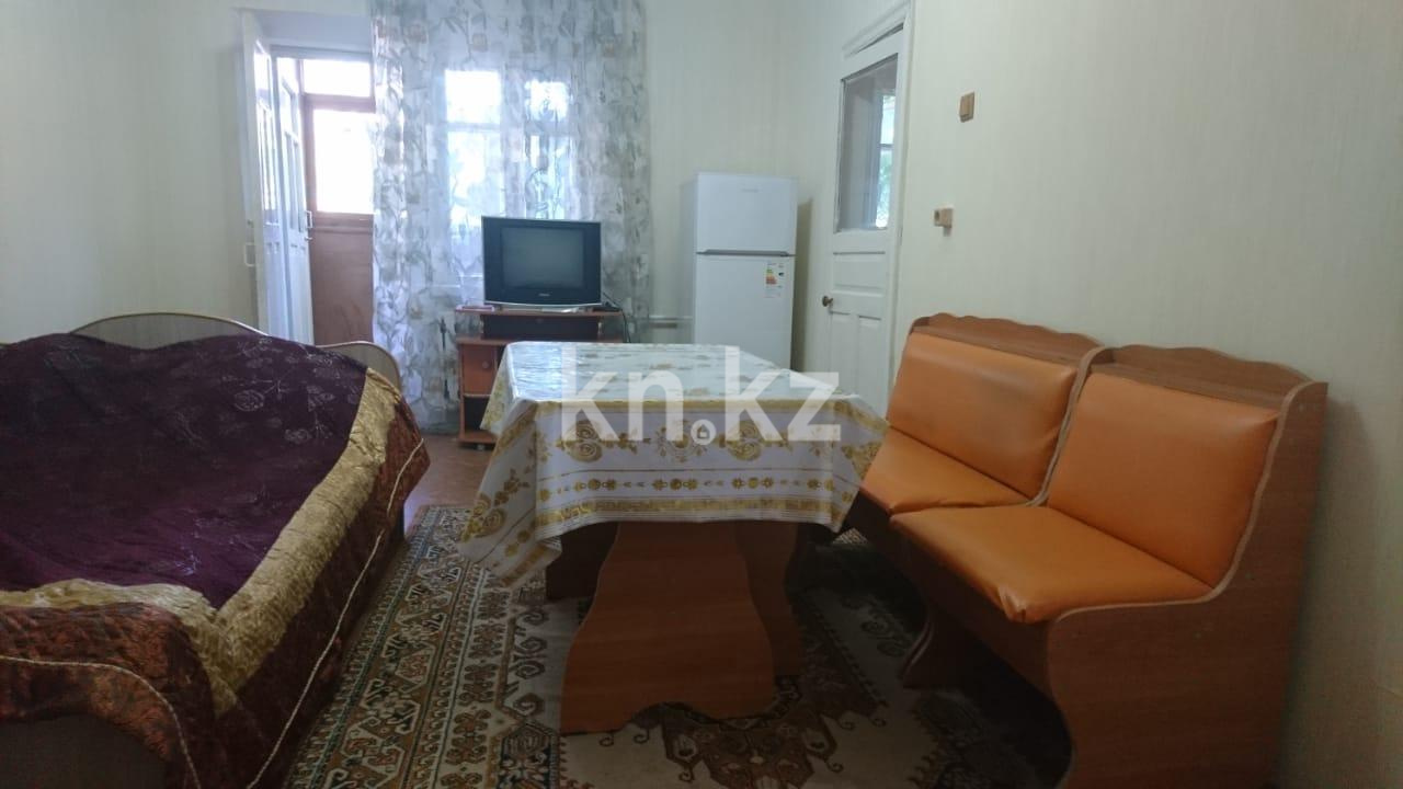 Аренда 1-комнатной квартиры посуточно, 25 м², Айтеке би, дом  52 в Таразе