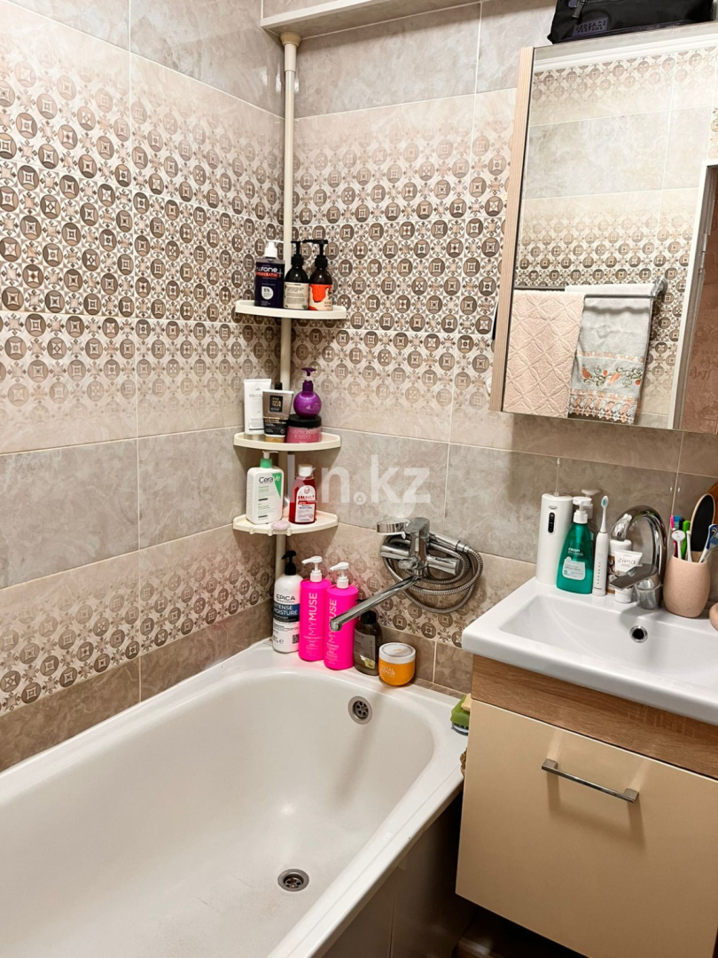 Продажа 3-комнатной квартиры, 63 м², ул. Сатыбалдина, дом  28 в Караганде - фото 12