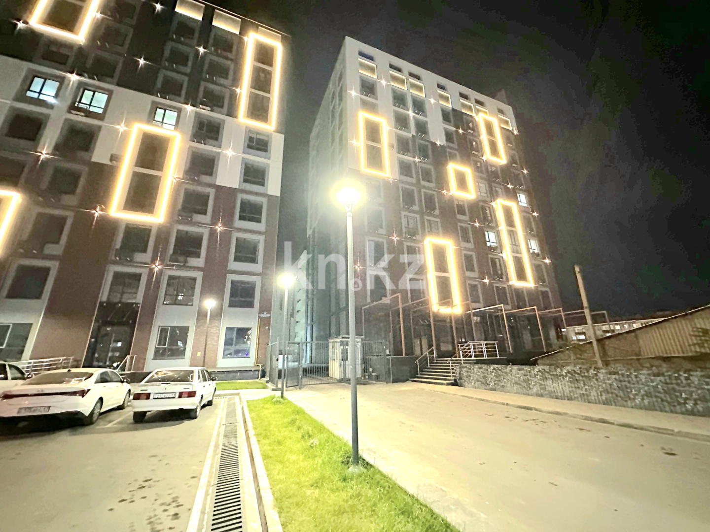 Продажа 2-комнатной квартиры, 79 м², ул. Байтерекова, дом  2б в Шымкенте - фото 2