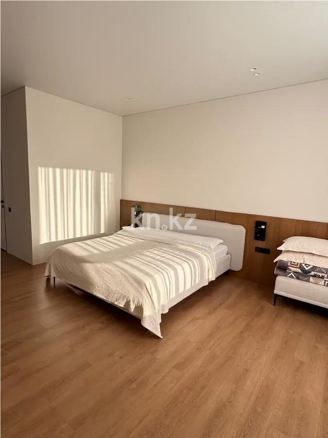 Продажа 4-комнатной квартиры, 145 м², пр. Мангилик Ел, дом  68 в Астане - фото 2