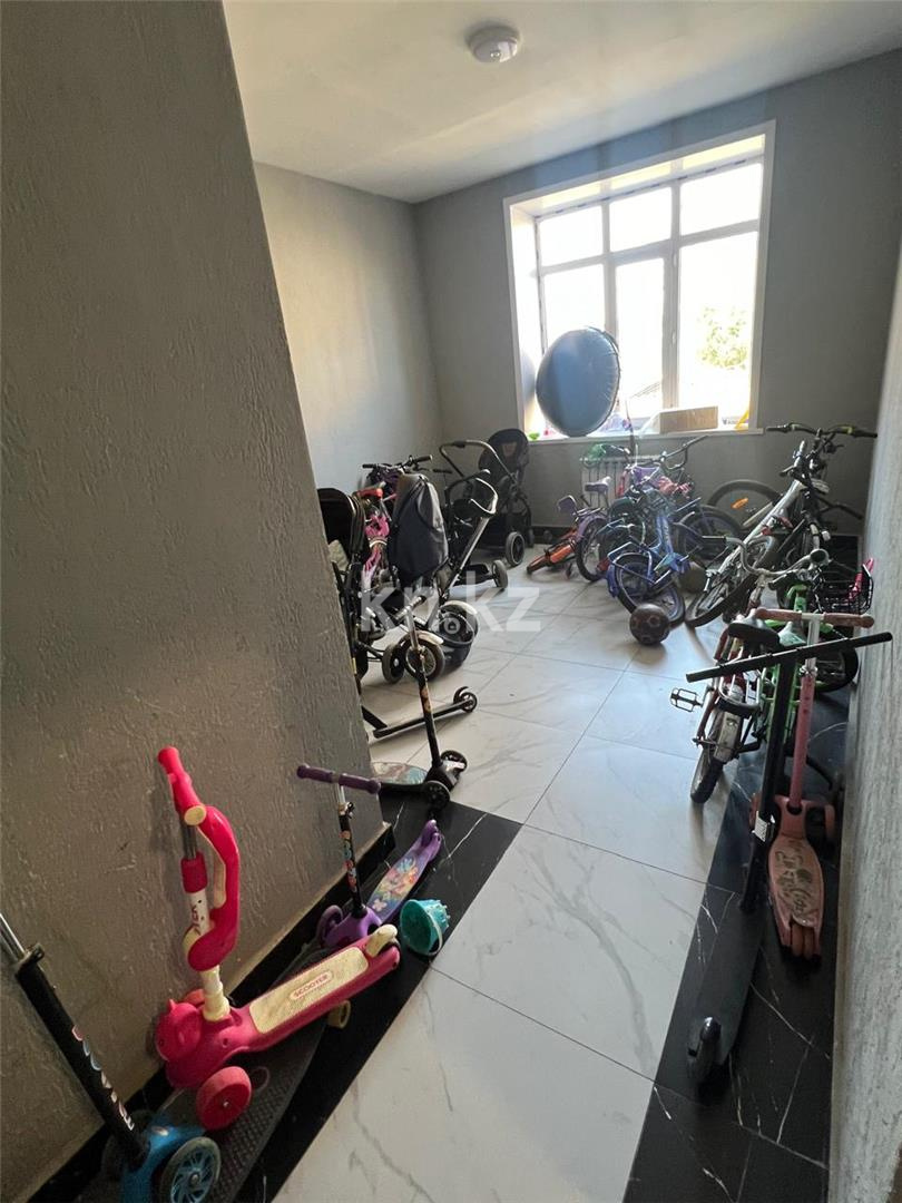 Продажа 3-комнатной квартиры, 95 м², ул. Муканова, дом  1/9 в Караганде - фото 4