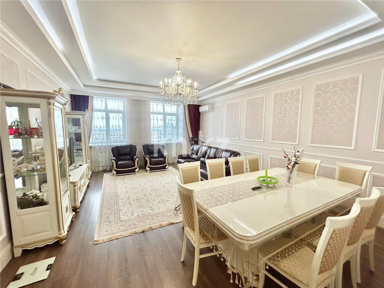 Продажа 3-комнатной квартиры, 114 м², ул. Аманжолова в Караганде - фото 2