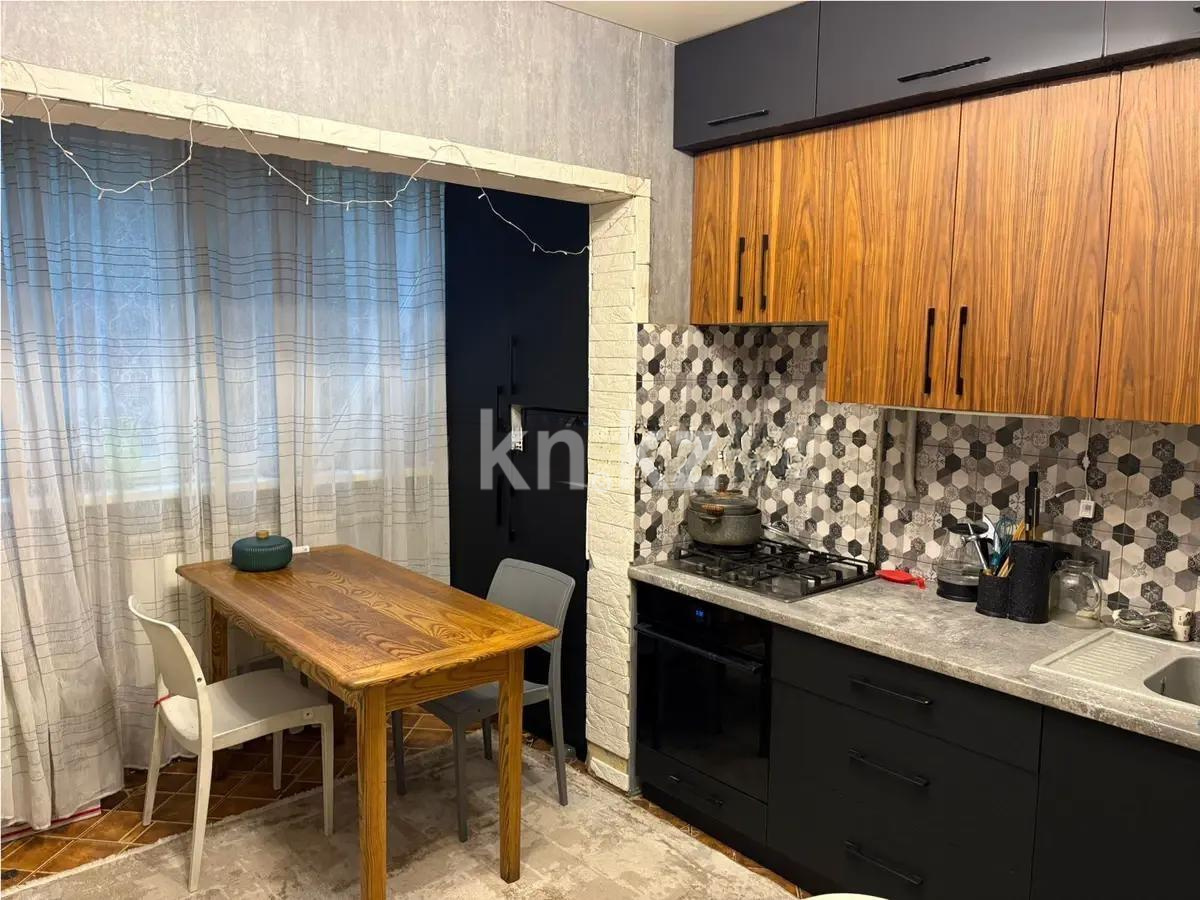 Продажа 4-комнатной квартиры, 66 м², ул. Толе би, дом  221 в Алматы - фото 3