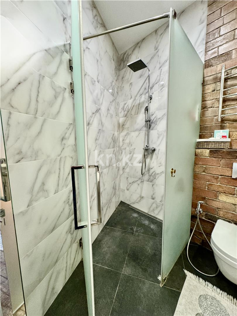 Продажа 3-комнатной квартиры, 160 м², ул. Аманжолова, дом  41 в Караганде - фото 29