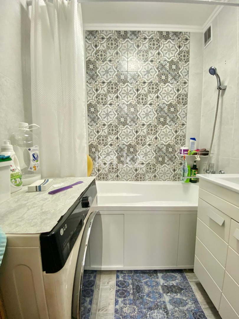 Продажа 3-комнатной квартиры, 65 м², мкр. Голубые Пруды, дом  15 в Караганде - фото 14