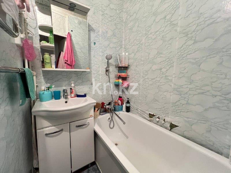 Продажа 4-комнатной квартиры, 61 м², мкр-н 17, дом  39 в Караганде - фото 15