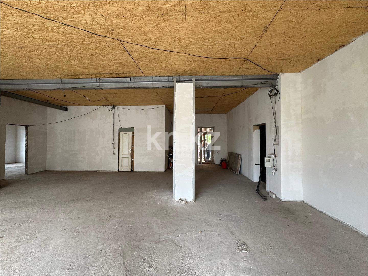 Продажа 4-комнатной квартиры, 164 м², ул. Сарсекова, дом  49 в Караганде - фото 4