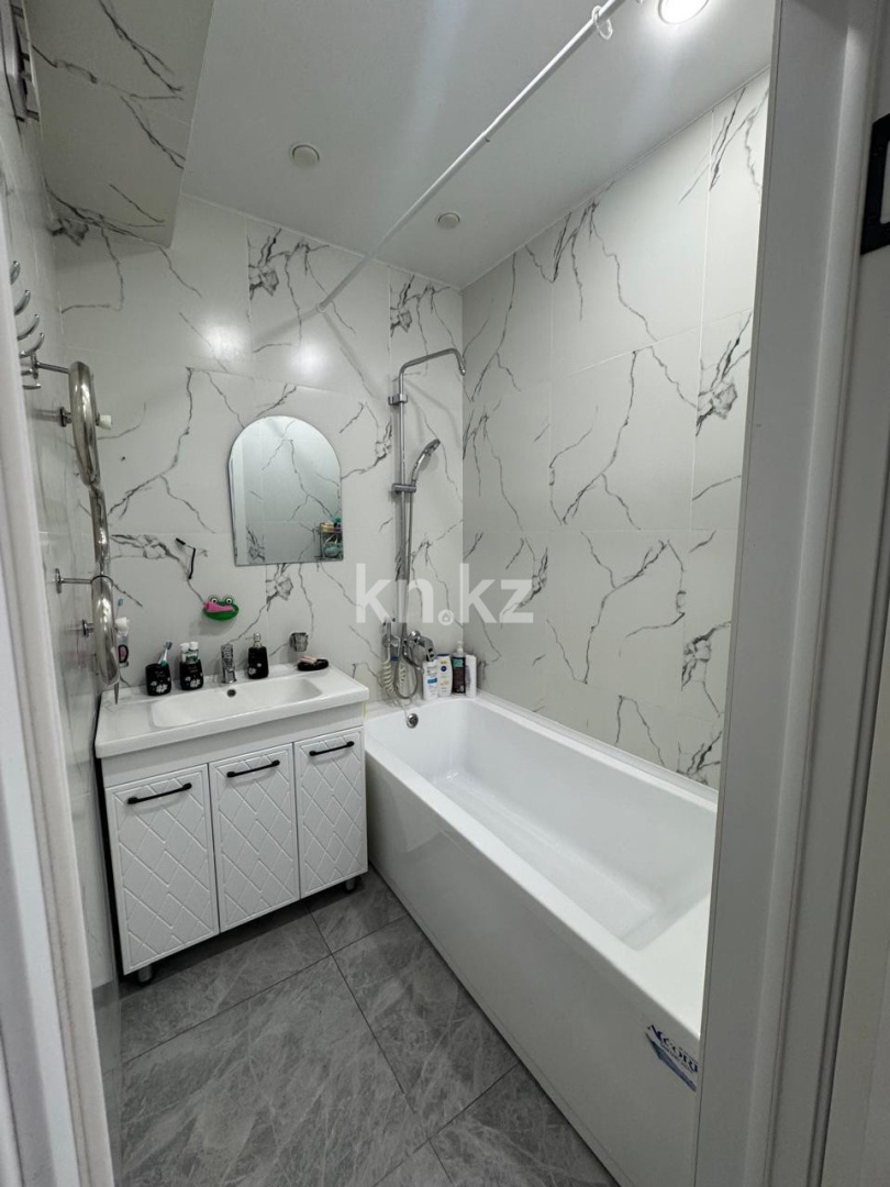 Продажа 3-комнатной квартиры, 84.7 м², мкр-н Аксай-1 в Алматы - фото 16