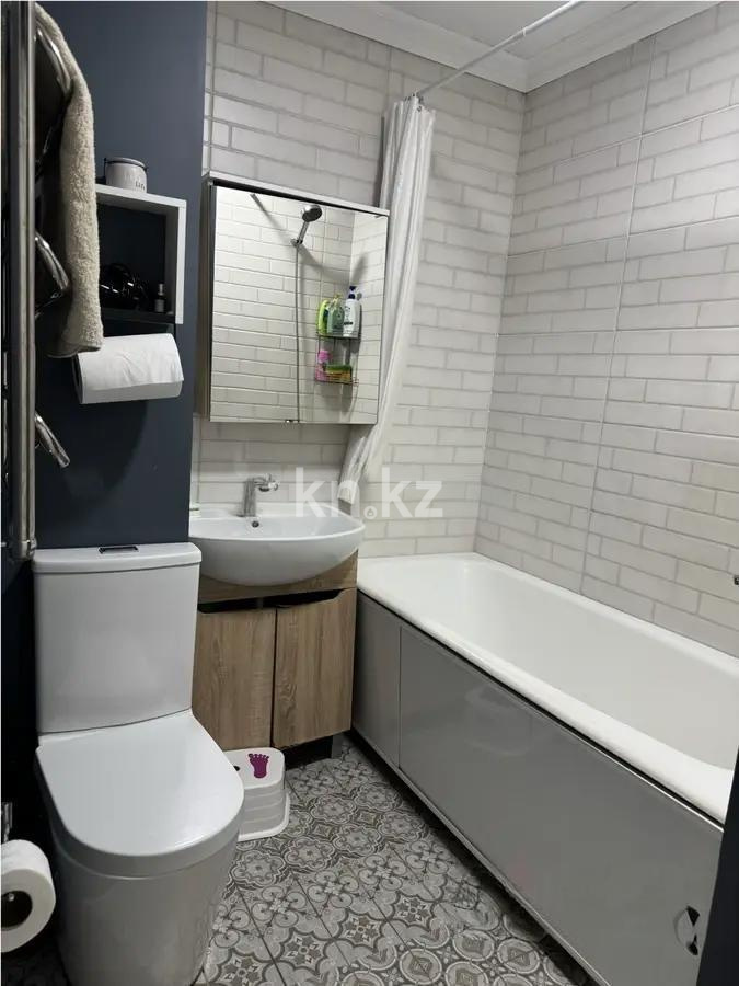 Продажа 3-комнатной квартиры, 60 м², 2 мкр., дом  43 в Алматы - фото 3